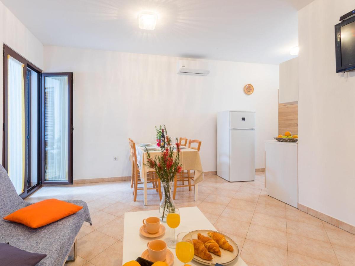 Apartment Tireli - Prc143 By Interhome Porec Bagian luar foto