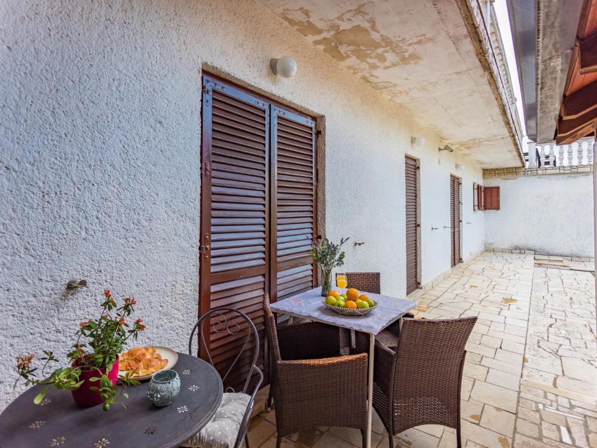 Apartment Tireli - Prc143 By Interhome Porec Bagian luar foto